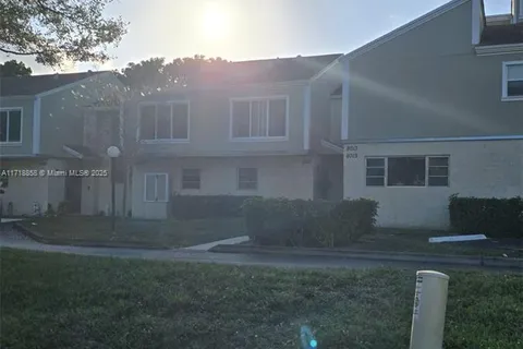 8005 Lagos De Campo Blvd # 4, Tamarac FL 33321