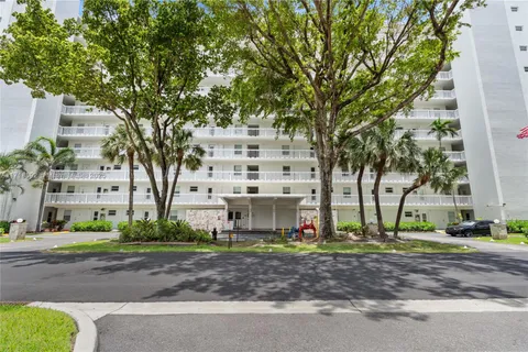 2555 NE 11th St # 303, Fort Lauderdale FL 33304