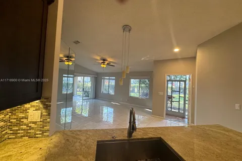 9238 Vineland Ct # G, Boca Raton FL 33496