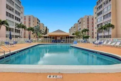 320 NE 12th Ave # 703, Hallandale Beach FL 33009