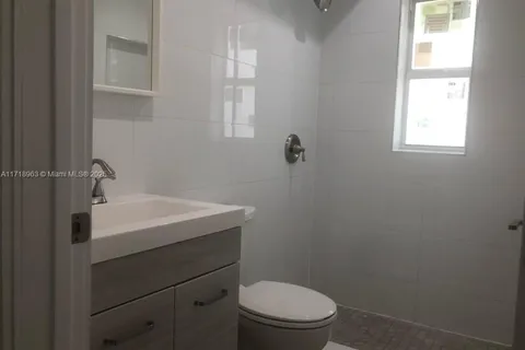 122 Antiquera Ave # 4, Coral Gables FL 33134