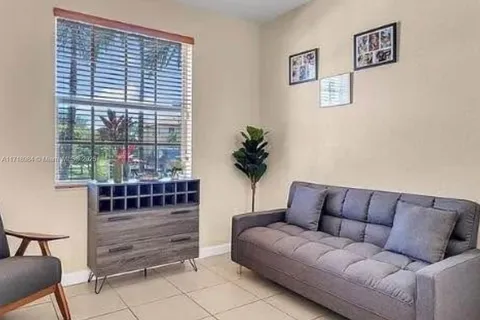 9153 sw 227 st # 3, Cutler Bay FL 33190