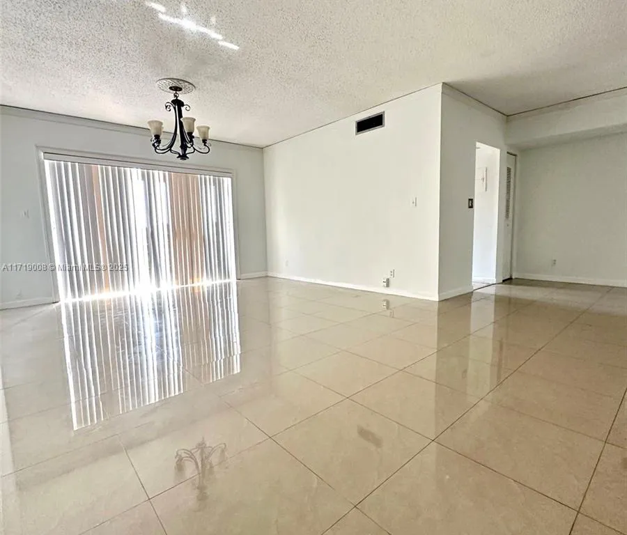 2700 Riverside Dr # 308B, Coral Springs FL 33065