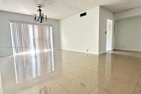 2700 Riverside Dr # 308B, Coral Springs FL 33065