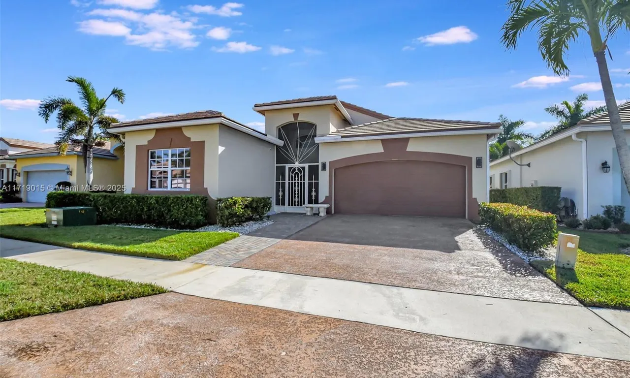 6330 Harbour Oak Dr, Lake Worth FL 33467