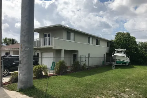 2250 W 5th Way, Hialeah FL 33010