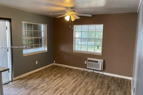34 SW 5th St # 2, Hallandale Beach FL 33009