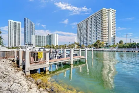 400 Kings Point Dr # 210, Sunny Isles Beach FL 33160