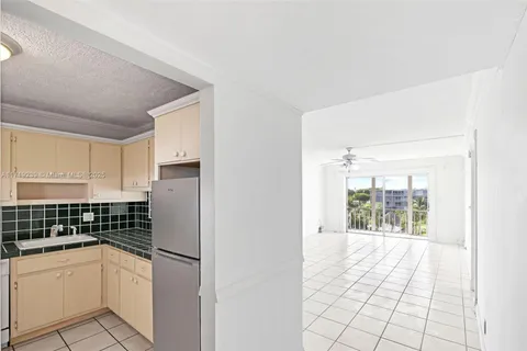 4650 Washington St # 504, Hollywood FL 33021