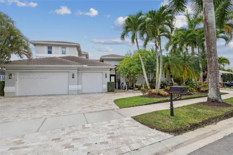 1371 Victoria Isle Dr, Weston FL 33327