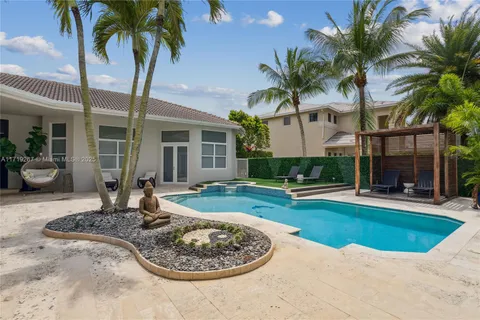 1371 Victoria Isle Dr, Weston FL 33327