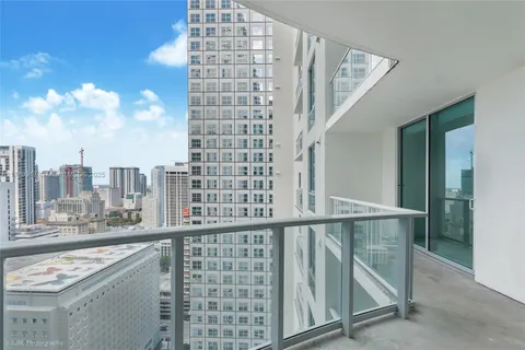 300 S Biscayne Blvd # 2807, Miami FL 33131