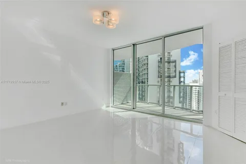 300 S Biscayne Blvd # 2807, Miami FL 33131