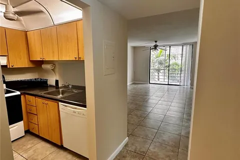 2935 NE 163rd St # 3P, North Miami Beach FL 33160