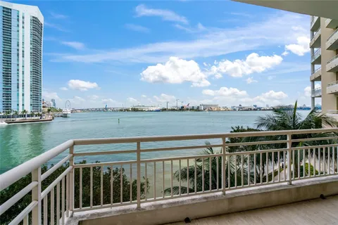 888 Brickell Key Dr # 408, Miami FL 33131