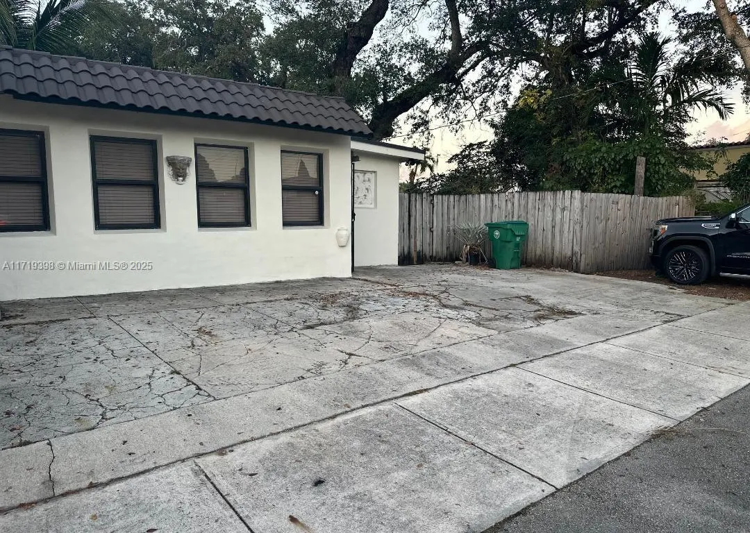 1101 NW 32nd Pl Rear, Miami FL 33125