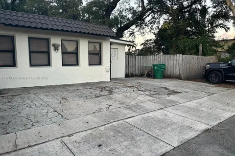 1101 NW 32nd Pl Rear, Miami FL 33125