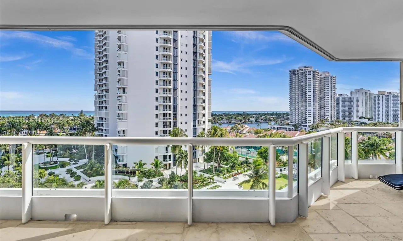 21055 Yacht Club Dr # 1102, Aventura FL 33180