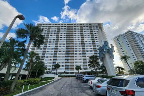 300 Bayview Dr # 612, Sunny Isles Beach FL 33160