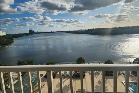 300 Bayview Dr # 612, Sunny Isles Beach FL 33160