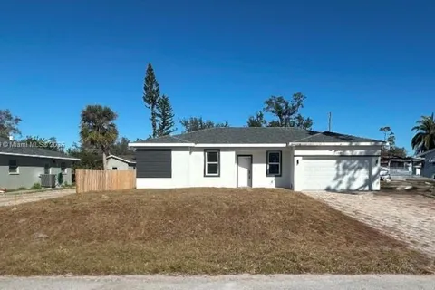 21068 Exmore Ave, Port Charlotte FL 33952