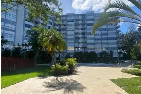 1200 NE Miami Gardens Dr # 303W, Miami FL 33179