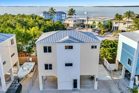 9 Gulf Dr, Key Largo FL 33037