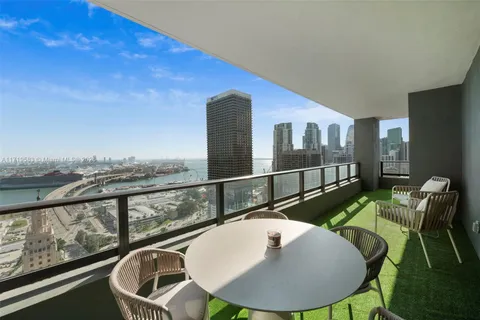 601 NE 1 Ave # 2816, Miami FL 33132