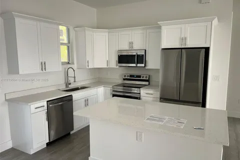 526 kilgour ave S, Lehigh Acres FL 33974