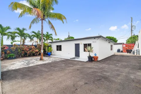 5822 Dewey St, Hollywood FL 33023