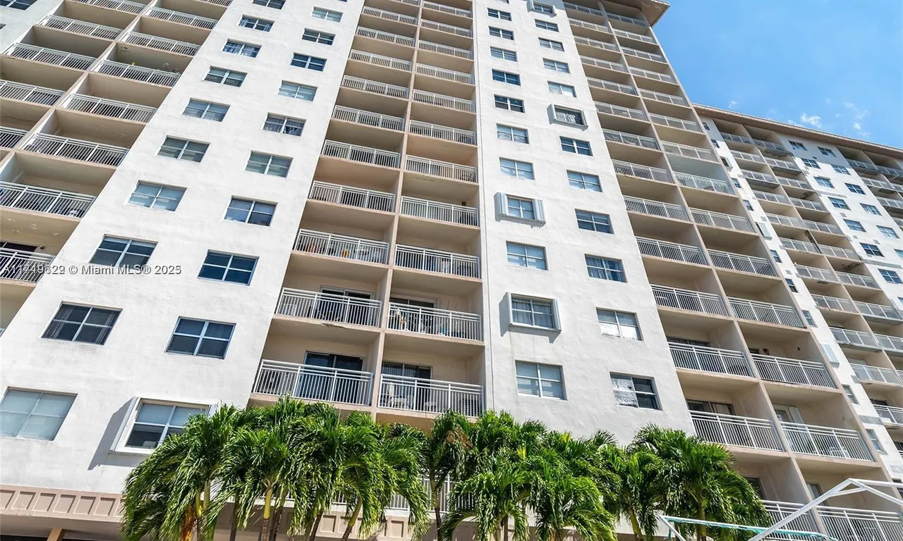 400 Kings Point Dr # 1003, Sunny Isles Beach FL 33160