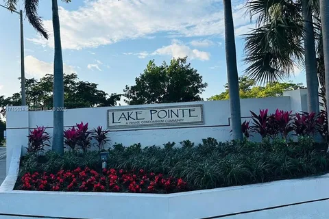 215 Lake Pointe Dr # 112, Oakland Park FL 33309