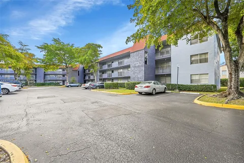 8450 Lagos De Campo Blvd # 304, Tamarac FL 33321