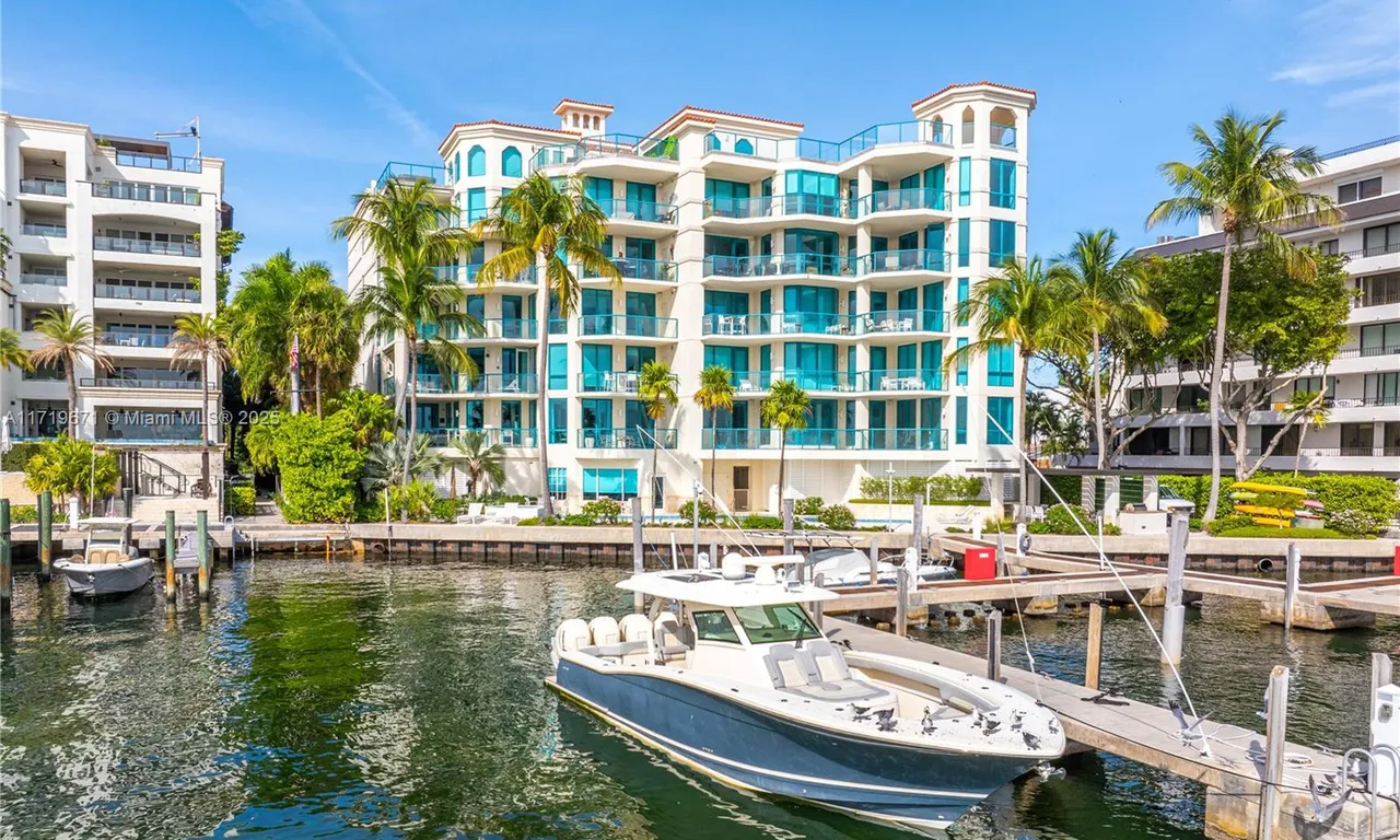 1660 W Glencoe St # 401, Miami FL 33133
