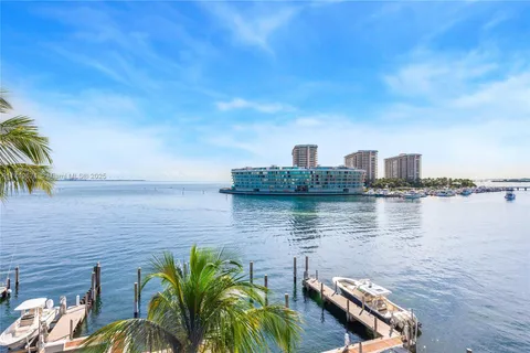 1660 W Glencoe St # 401, Miami FL 33133
