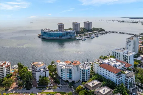 1660 W Glencoe St # 401, Miami FL 33133
