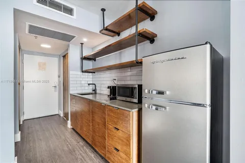 19201 Collins Ave # 324, Sunny Isles Beach FL 33160