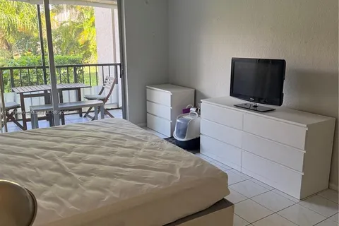 2101 Atlantic shore bay # 117, Hallandale Beach FL 33009