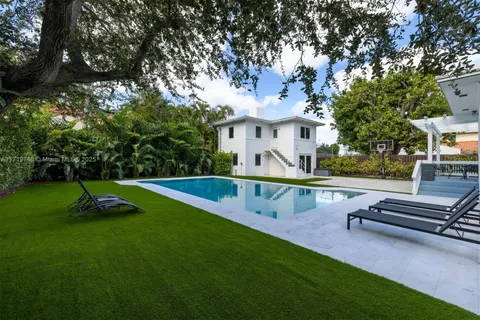 4340 Pine Tree Dr, Miami Beach FL 33140