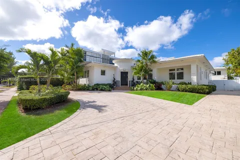 4340 Pine Tree Dr, Miami Beach FL 33140