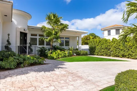 4340 Pine Tree Dr, Miami Beach FL 33140