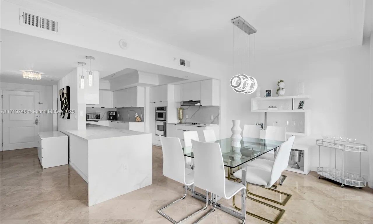 99 SE Mizner Blvd # 16, Boca Raton FL 33432