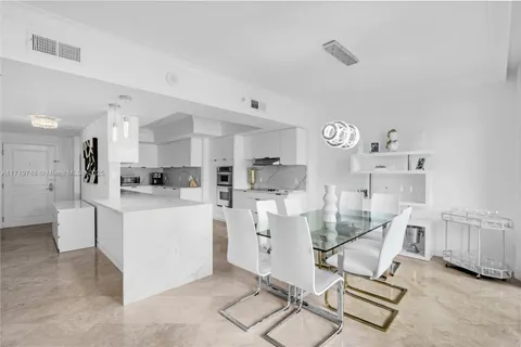 99 SE Mizner Blvd # 16, Boca Raton FL 33432