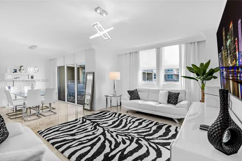 99 SE Mizner Blvd # 16, Boca Raton FL 33432
