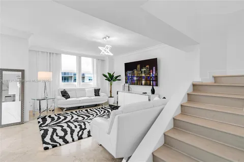 99 SE Mizner Blvd # 16, Boca Raton FL 33432