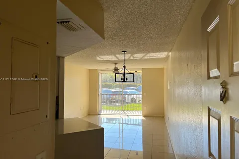 8215 Lake Dr # 101, Doral FL 33166