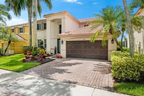 930 Lavender Cir, Weston FL 33327