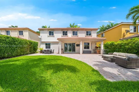 930 Lavender Cir, Weston FL 33327