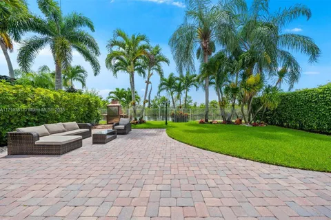 930 Lavender Cir, Weston FL 33327