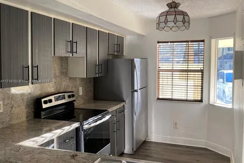 2113 Champions Way # 2113, North Lauderdale FL 33068